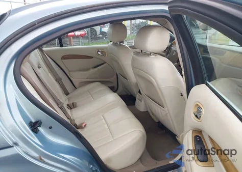 2003 Jaguar S-Type 4.2L V8 z USA, uszkodzony, nr VIN SAJEA01U23HM81431